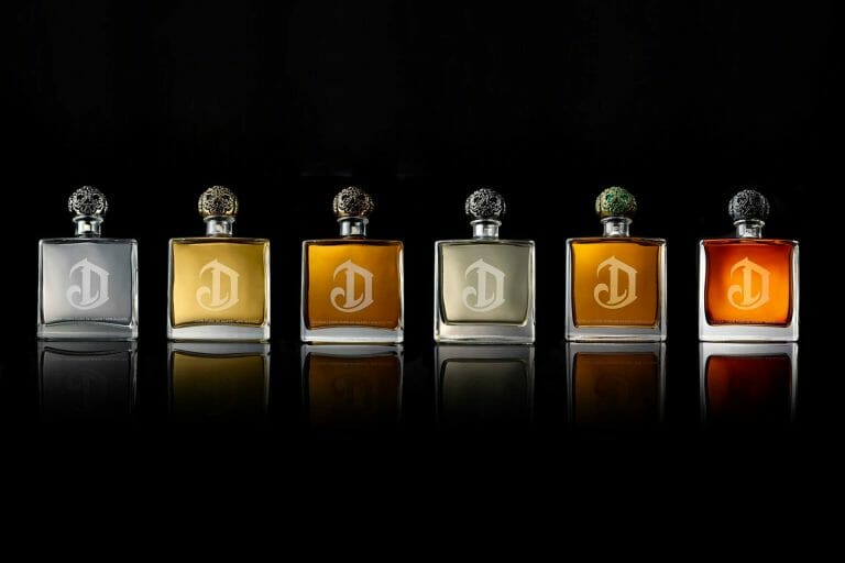 A group of bottles with the letter d on them.